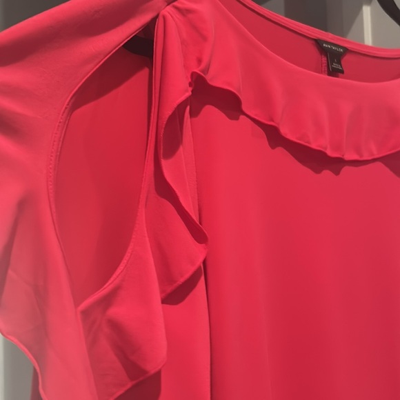 Ann Taylor  cold shoulder top size small - Picture 3 of 4